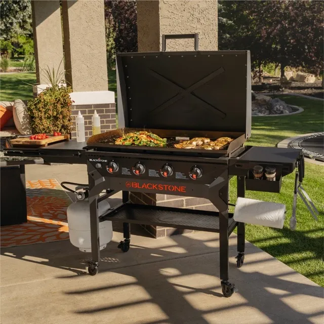 36in-griddle-with-hood-02 Medium.webp